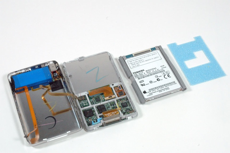 Illustration for article titled Autopsies of the New Nano and iPod Classic Show Glue, Plates
